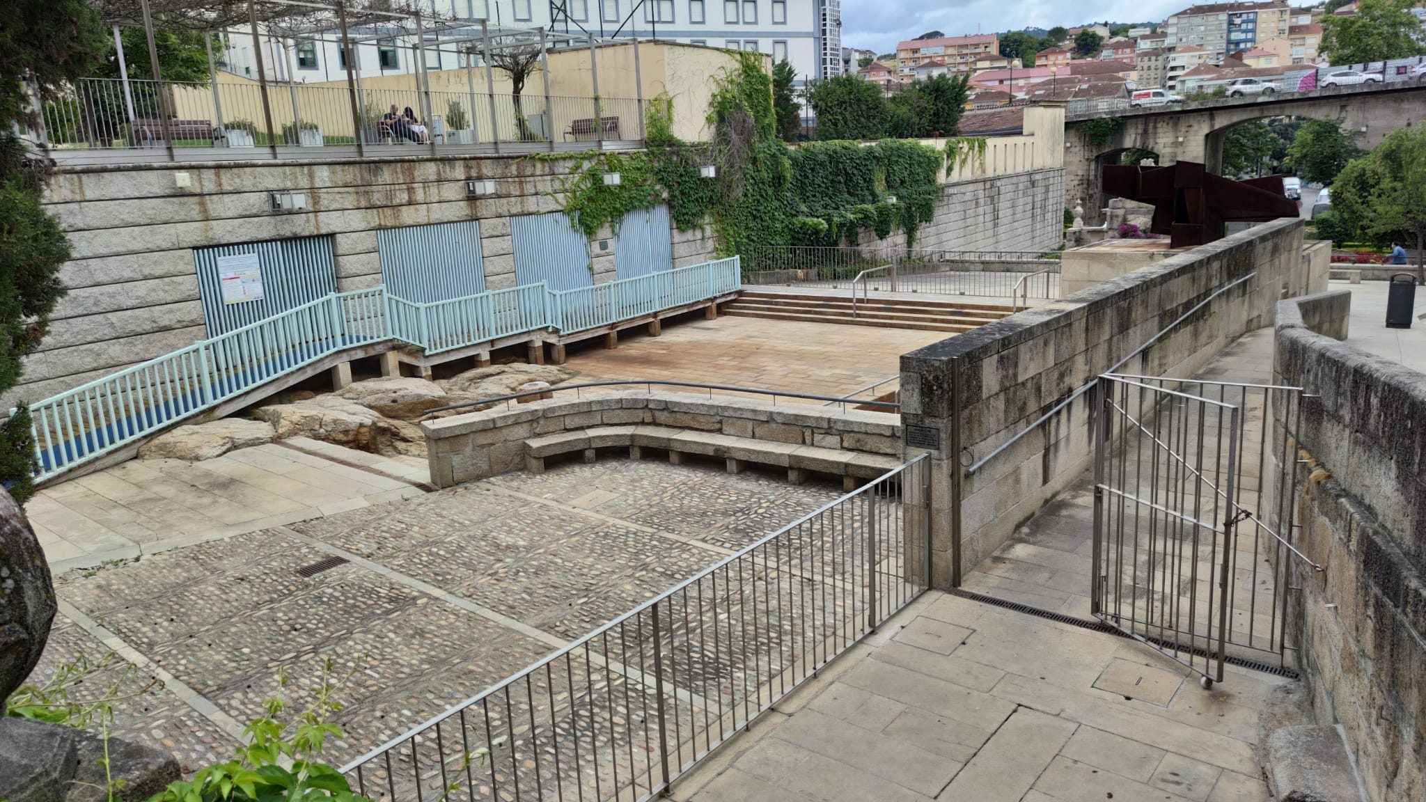 El Concello de Ourense recomienda prudencia en el uso de las instalaciones termales durante la ola de calor 1 Piscina y Termas de As Burgas