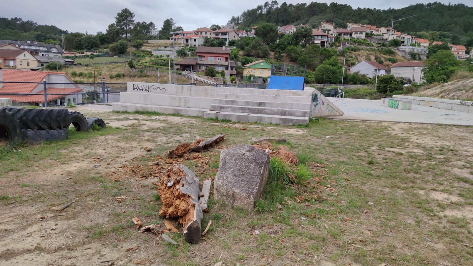 Aparece un parque de A Valenzá lleno de pintadas y destrozos 13 Pista de Skate Barbadás