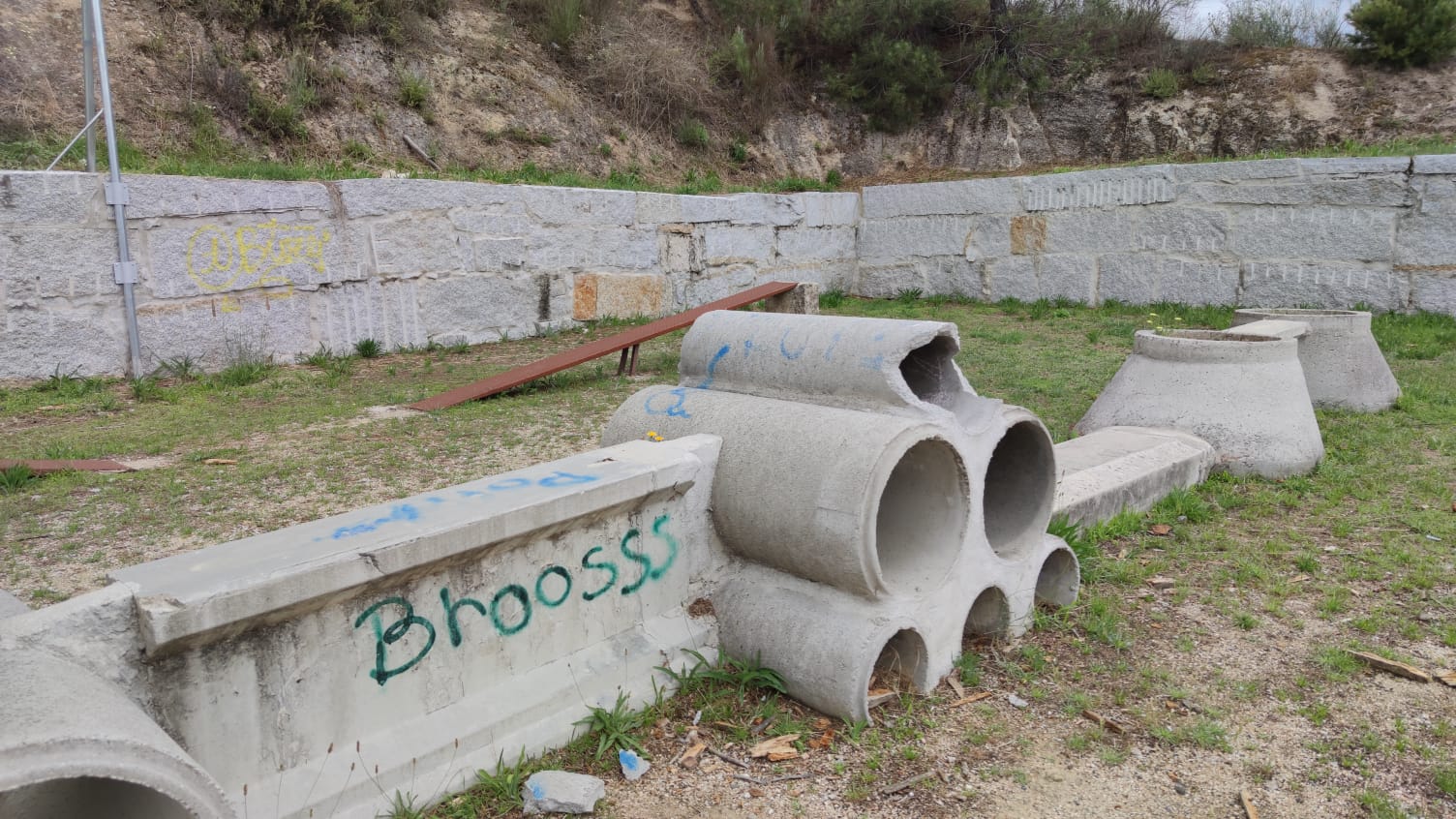 Aparece un parque de A Valenzá lleno de pintadas y destrozos 12 Pista de Skate Barbadás