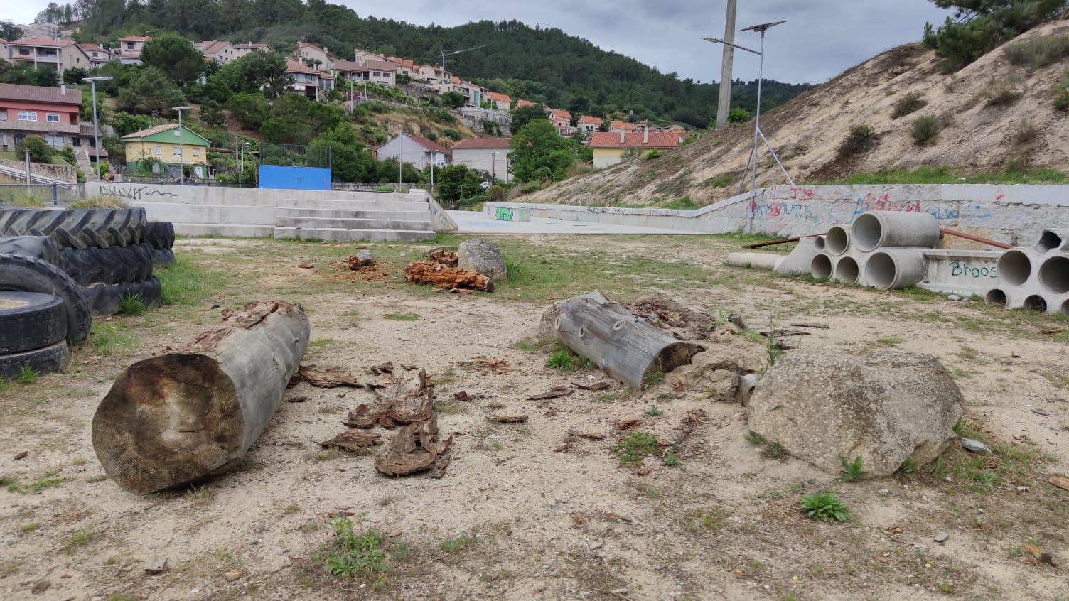 Aparece un parque de A Valenzá lleno de pintadas y destrozos 2 Pista de Skate destrozada