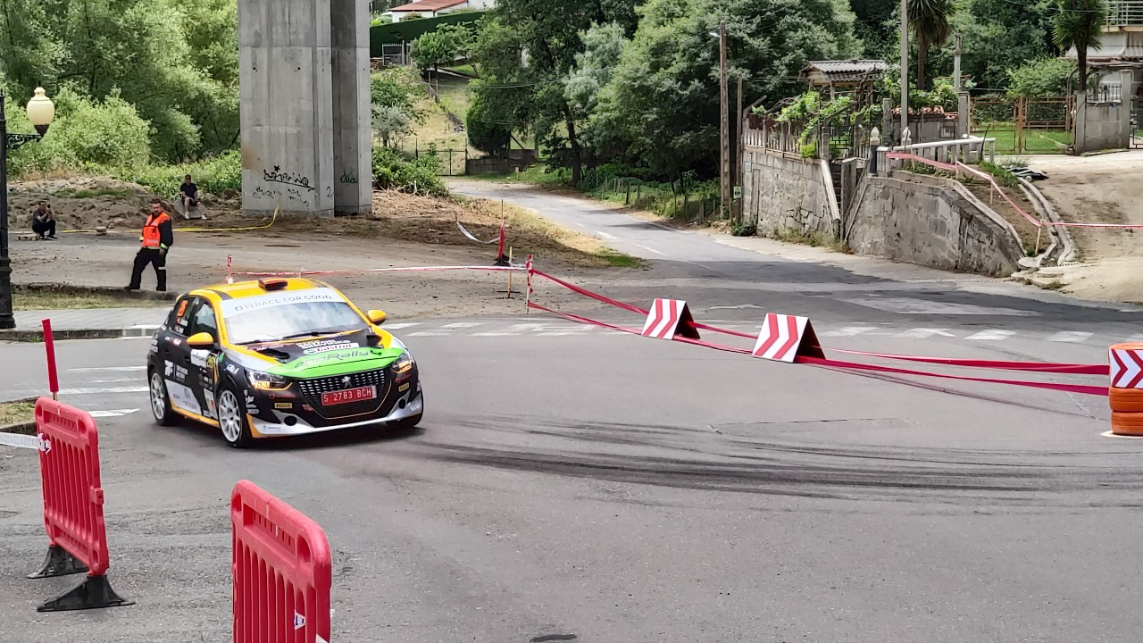 Rallye de Ourense Entrando en curva