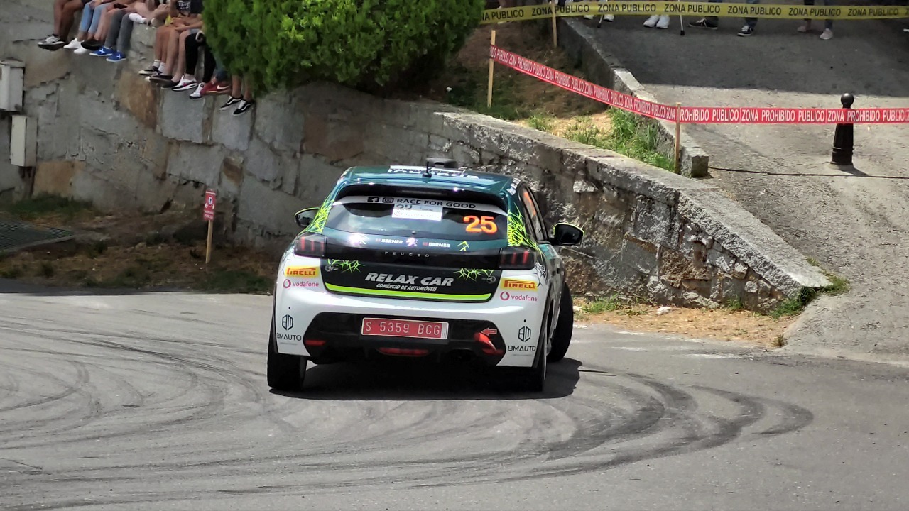 Rallye de Ourense Saliendo de una curva