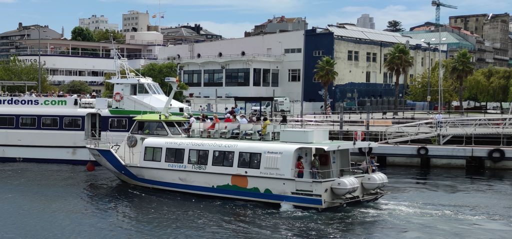 Barcos puerto de Vigo Naviera Nabia