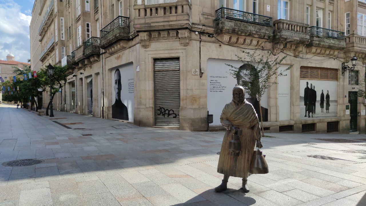 Estatua de La lechera en Paseo