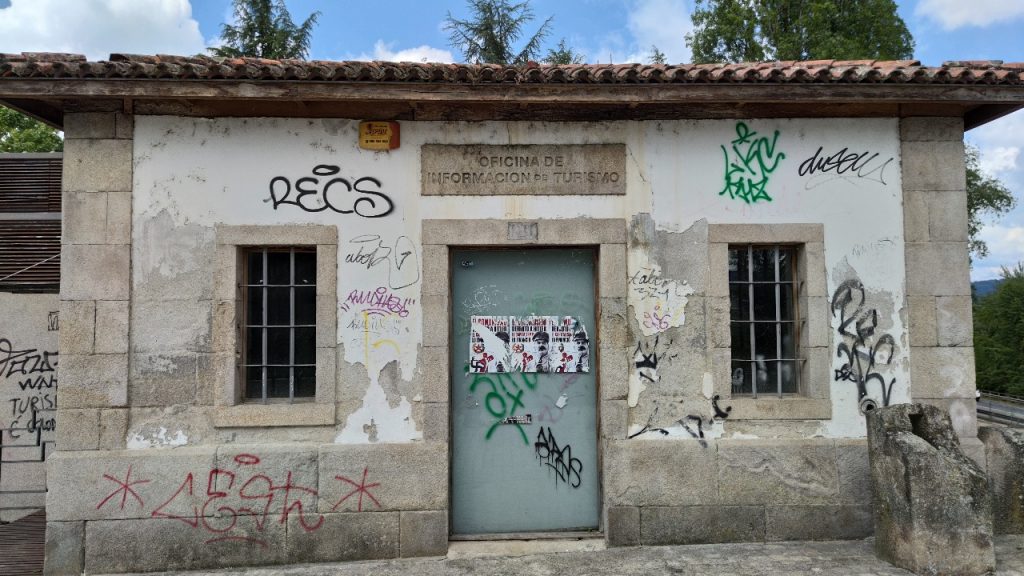 EL PSdeG-PSOE de Ourense reclama a la Xunta de Galicia la reapertura inmediata de la oficina de turismo del Puente Romano 1 Oficina de Información de Turismo del Puente Romano Ponte Romana