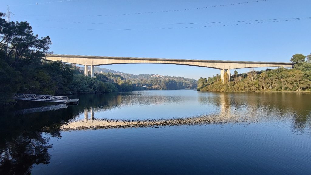 Presa de Velle Puente y río Miño