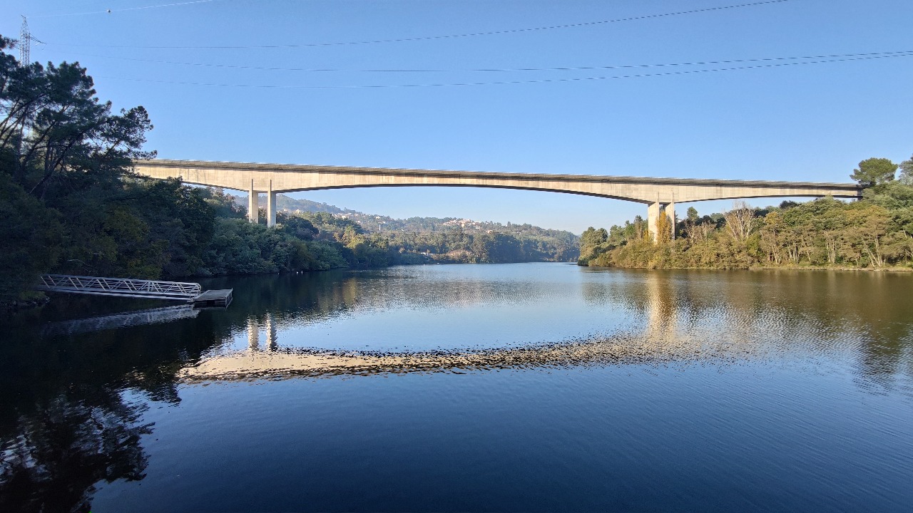 Presa de Velle Puente y río Miño