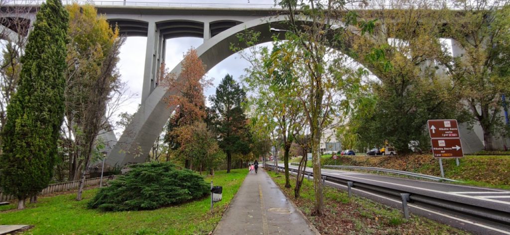 Puente de la vía del tren paseo del miño