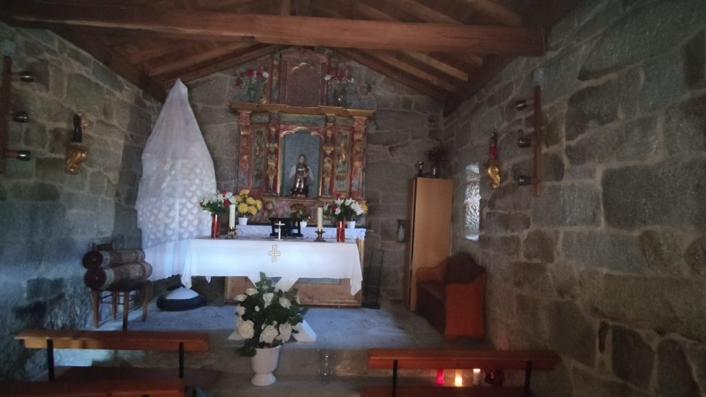 Capilla San Miguel de Guende por dentro