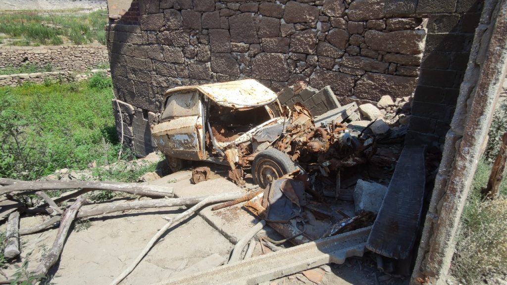 Citroen Ami 8 Break en Aceredo después de 30 años debajo del agua 2 Citroen 8 en el pueblo de Aceredo
