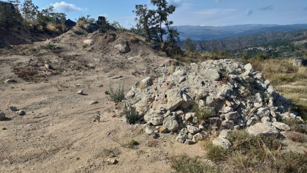 Escombros en Serra Do Xurés Lobios Guende