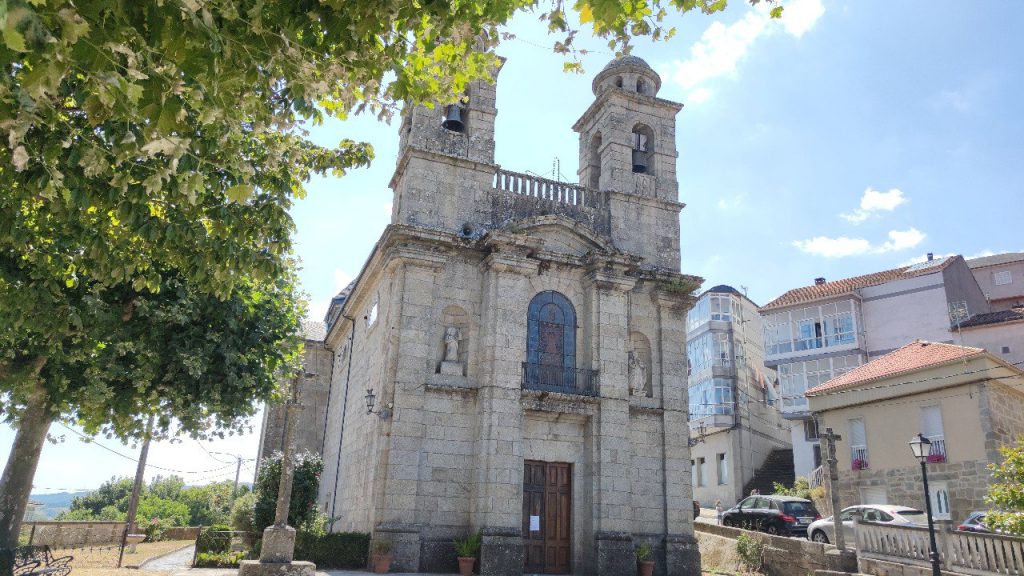 Fachada de la Iglesia de Ntra Sra De los Remedios de Castro Caldelas
