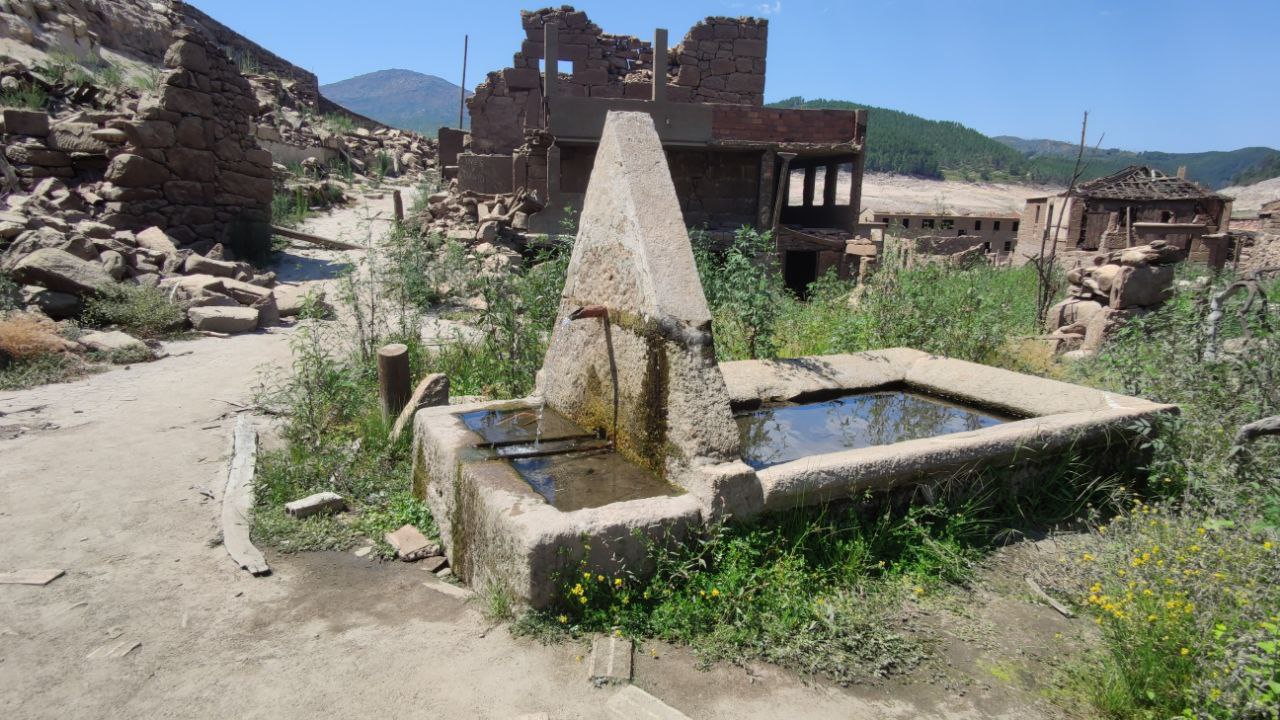 Fuente y lavadero del pueblo de Aceredo en Lobios