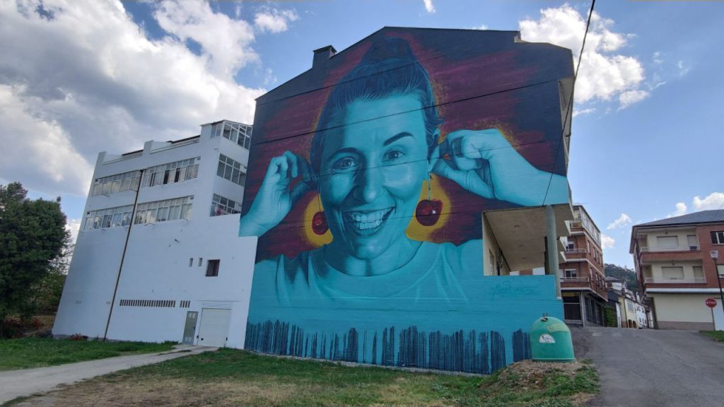 Mural en San Clodio dedicado a la Cereza de Mon Devane