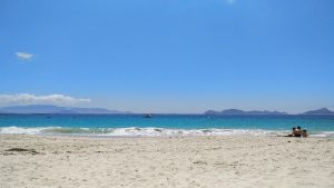Playa con Islas Cíes al fondo
