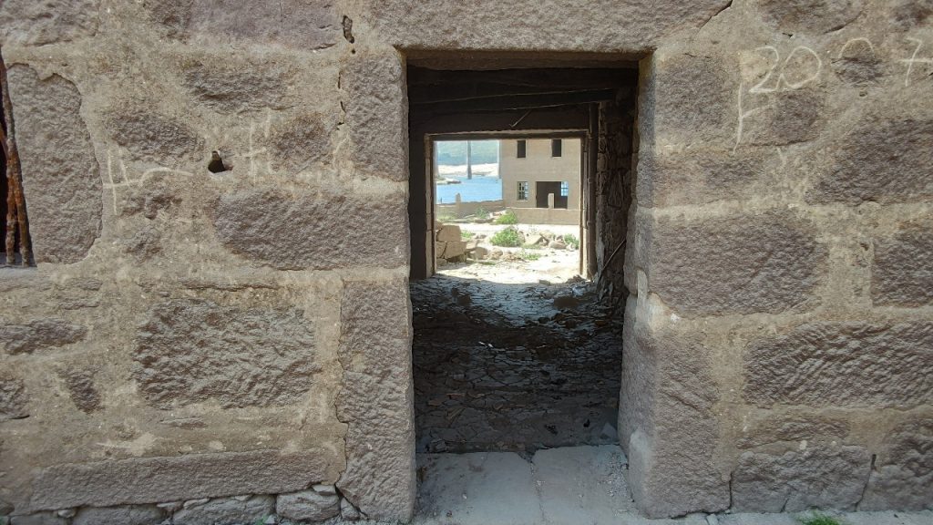 Puerta en Aceredo