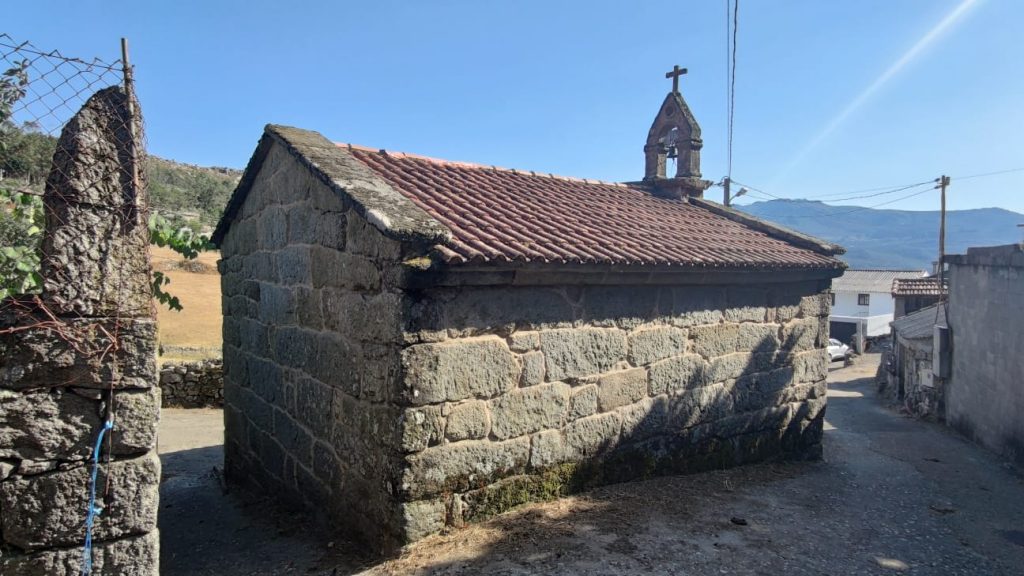Trasera Capilla San Miguel de Guende