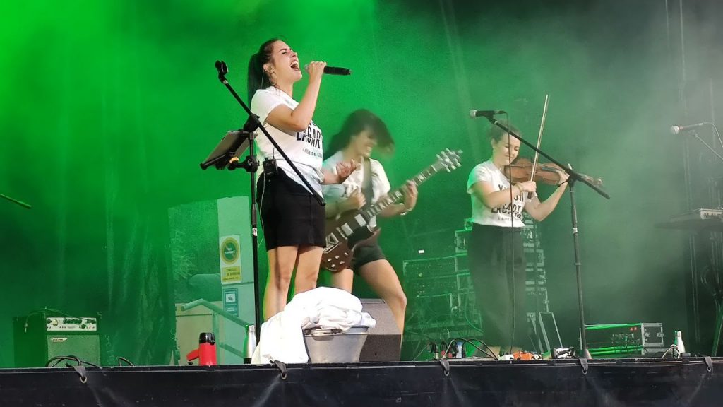 A Banda Da Loba en concierto