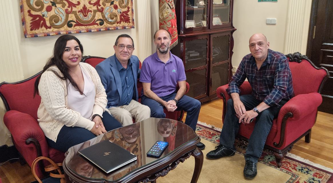 Alcalde de Ourense con la Asociación Autismo de Ourense