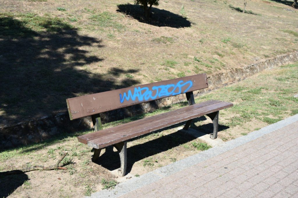 Banco con pintada