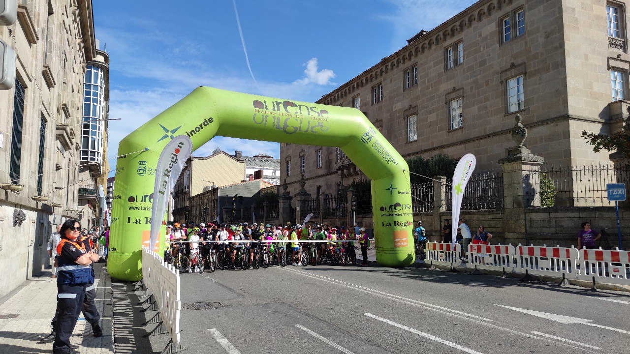 SAlida del Día De la Bici de Ourense 2022