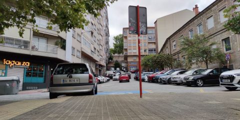 Calle Pérez Serantes junto a Parque de las Mercedes y plaza minusválidos