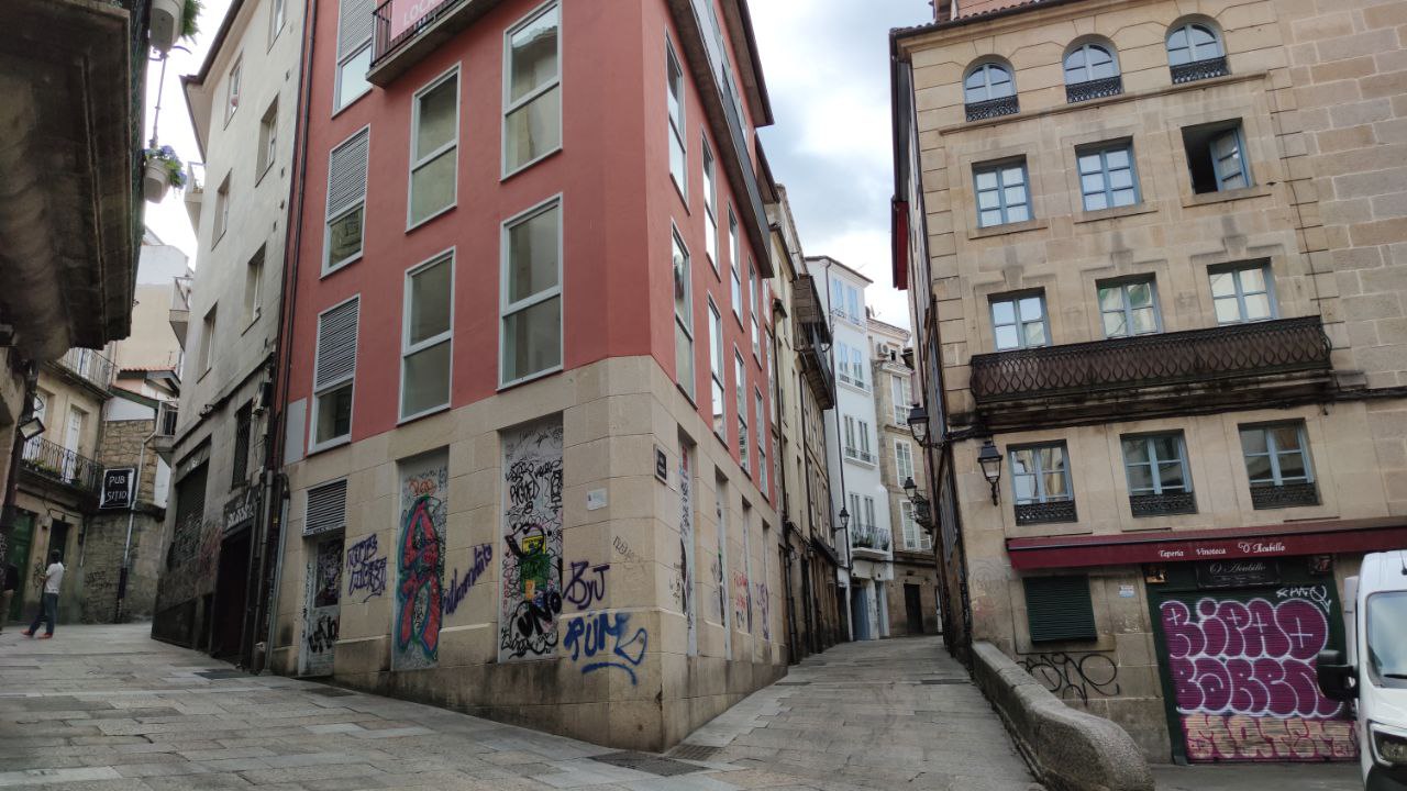 Calles luna y pizarro casco viejo vinos pintadas