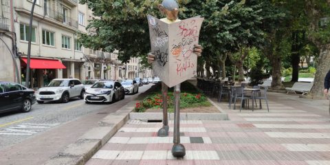 Carrabouxo lleno de pintadas