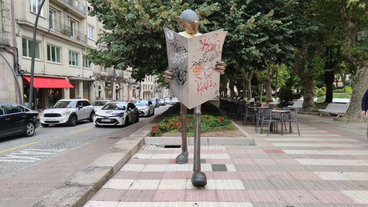 Carrabouxo lleno de pintadas