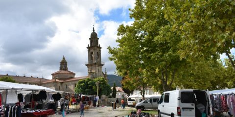 Feria de Allariz e Iglesia San Benito