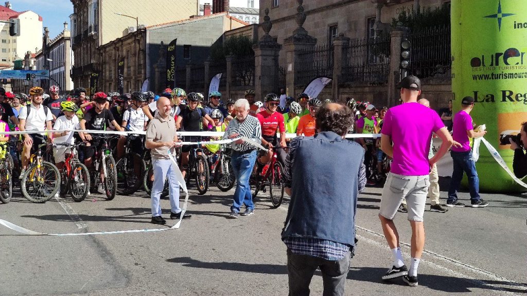 Jácome y Rosendo dando la salida del Día Da Bici 2022