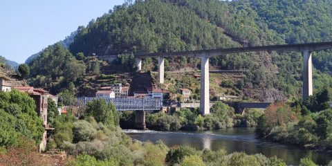 Puentes en Os Peares con Miño y Sil