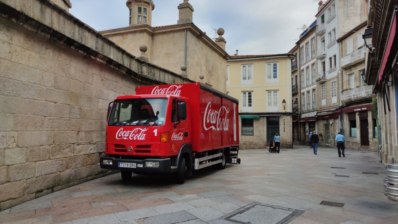 Zona vinos casco viejo camión Coca Cola