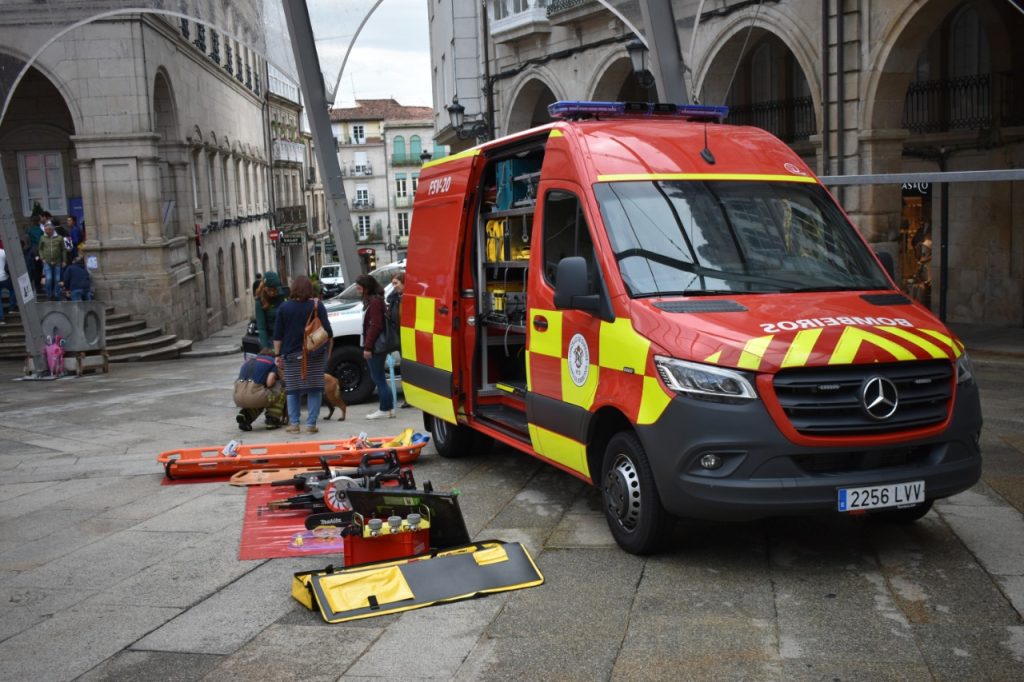 Ambulancia y Guardia Civil