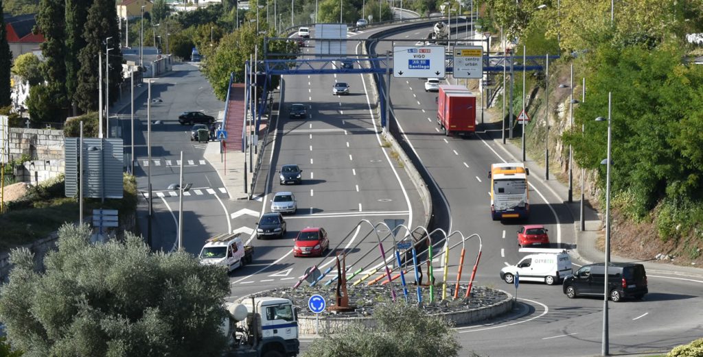 Carretera N-120 en el Puente Ourense Ponte rotonda tráfico