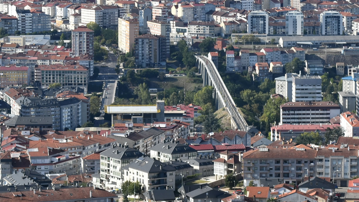 Ciudad de Ourense desde Montealegre con puente A ponte