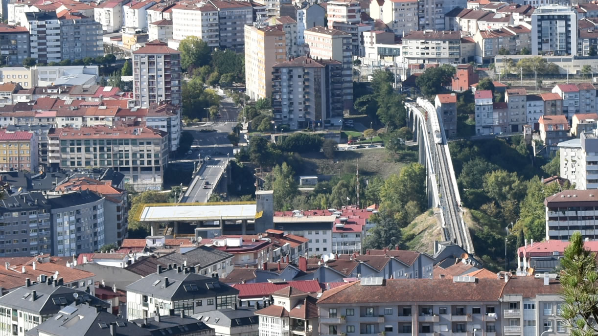 Ciudad de Ourense desde Montealegre con puentes tren y a ponte