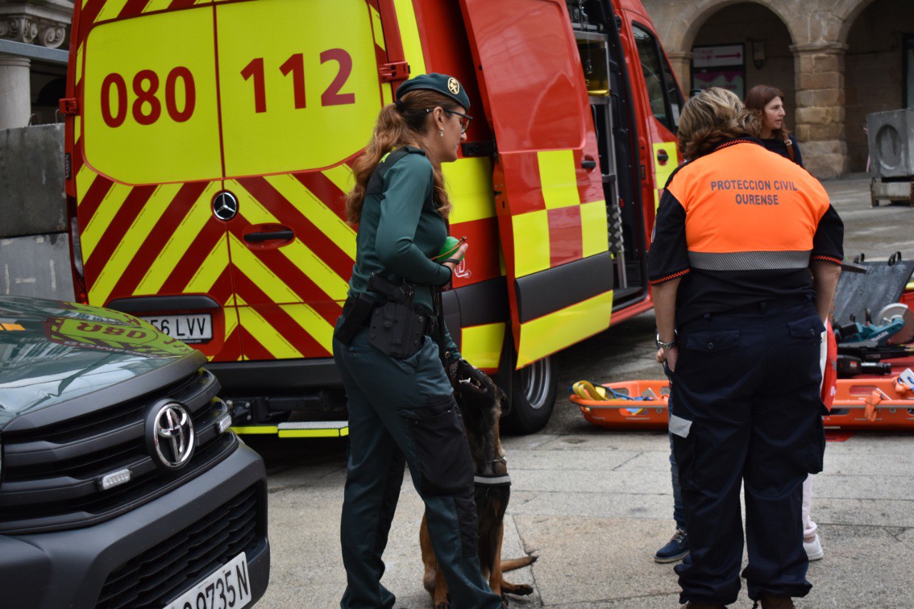 Guardia Civil con perro