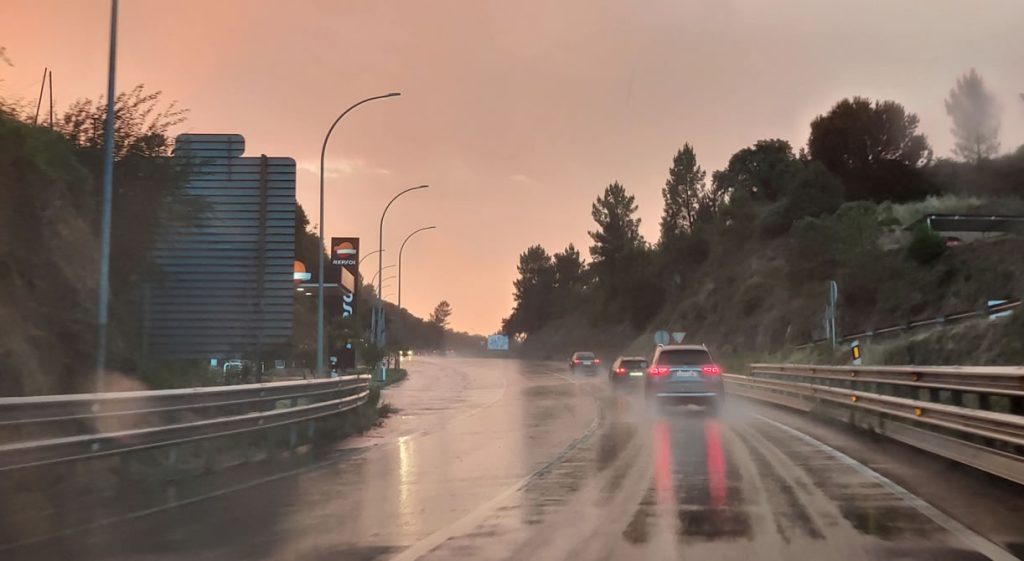 Lluvia en el Piñeiral Ourense gasolinera