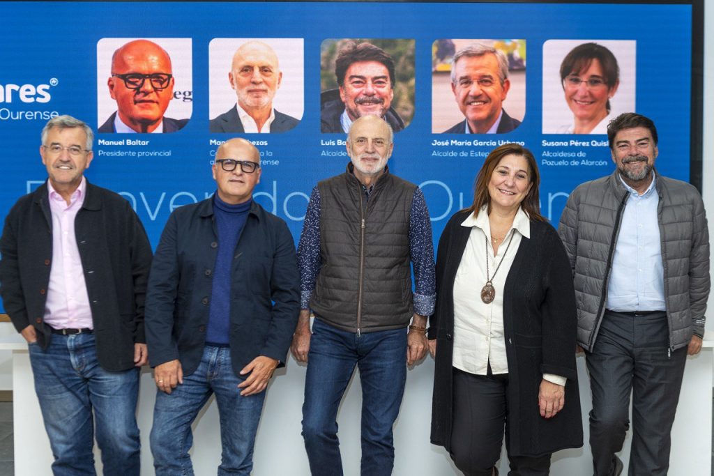 Manuel Cabezas y Manuel Baltar con otros alcaldes