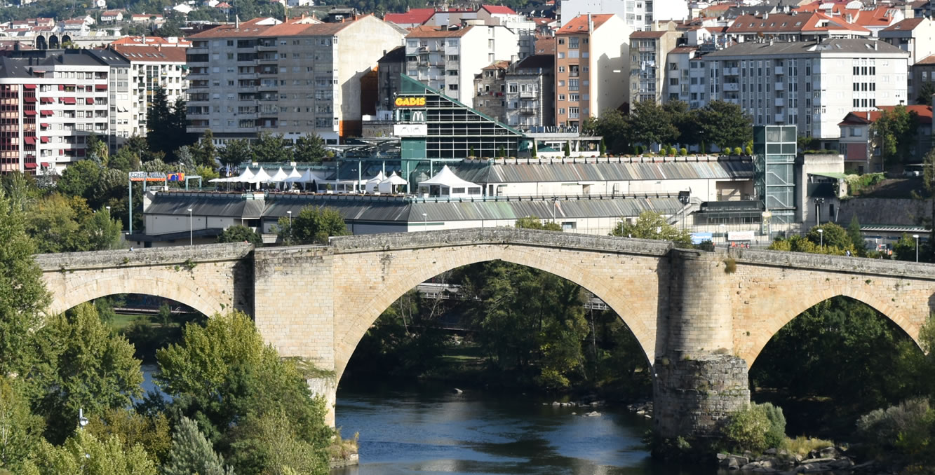 Ponte Vella Puente Romano río Miño