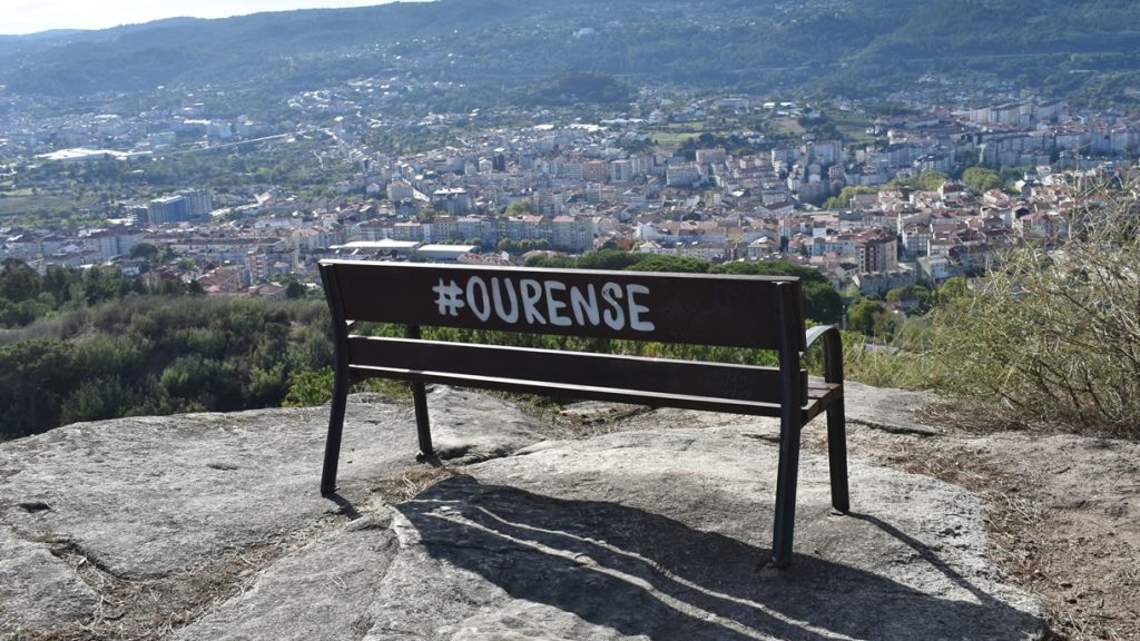 Vistas ciudad de Ourense desde Montealegre y banco