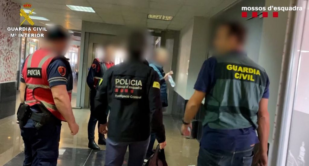 Guardia Civil y Mosos