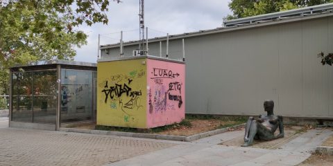 Muller Espida estatua de Luís Borrajo en Alameda de Ourense