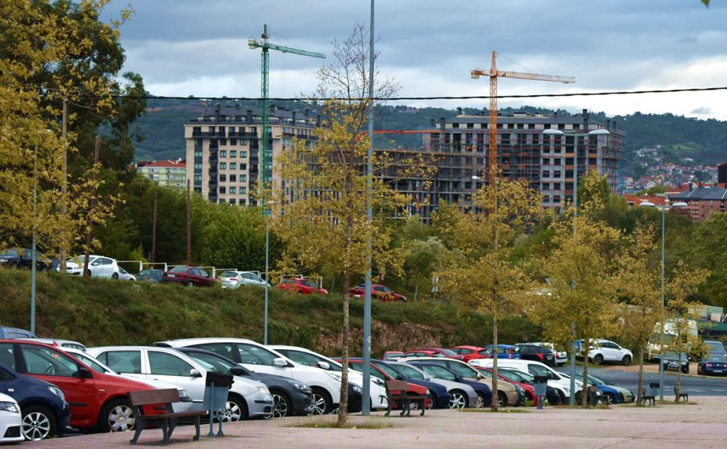 Polvorín desde Mariñamansa edificios coches construcción grúas