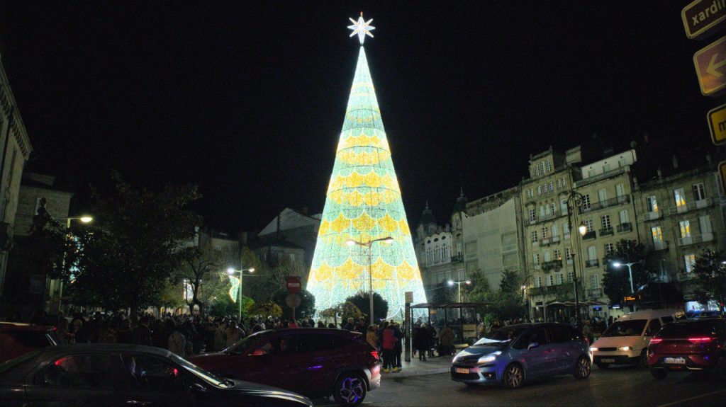 Árbol de Navidad encendido de Ourense