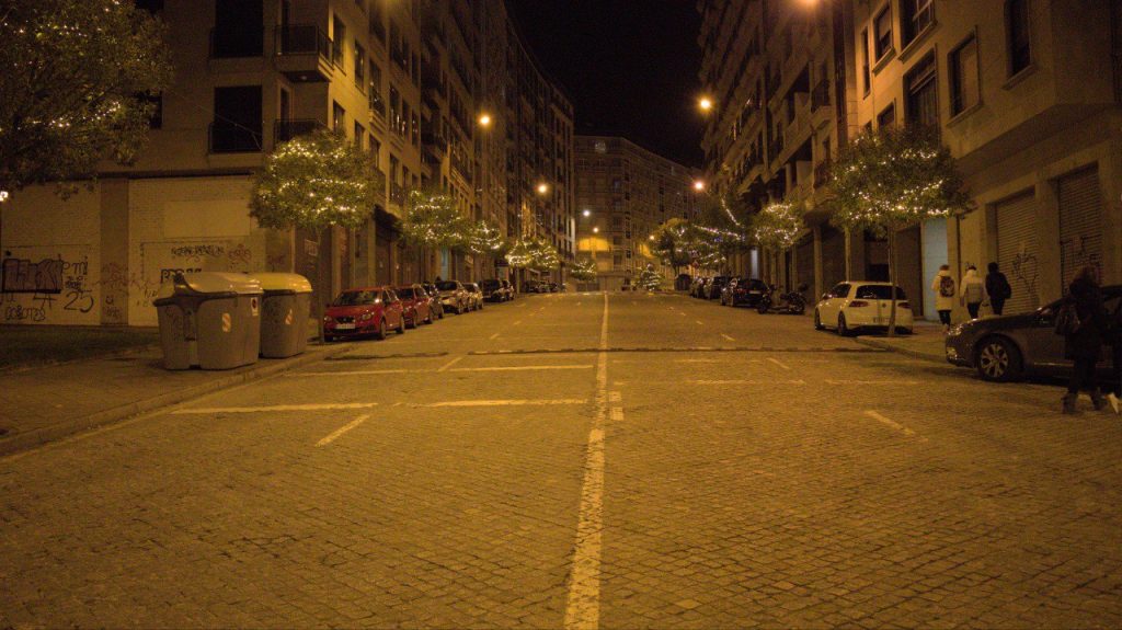 Calle Dalí con luces de Navidad