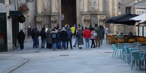 Grupo de turistas en las calles de Ourense