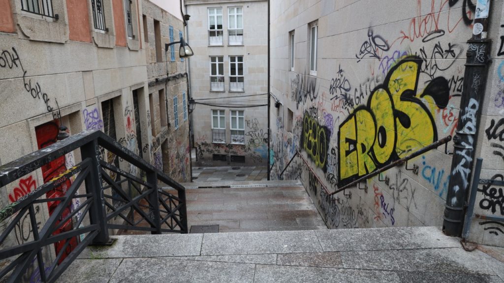 Pintadas en escaleras de Plaza da Estrela