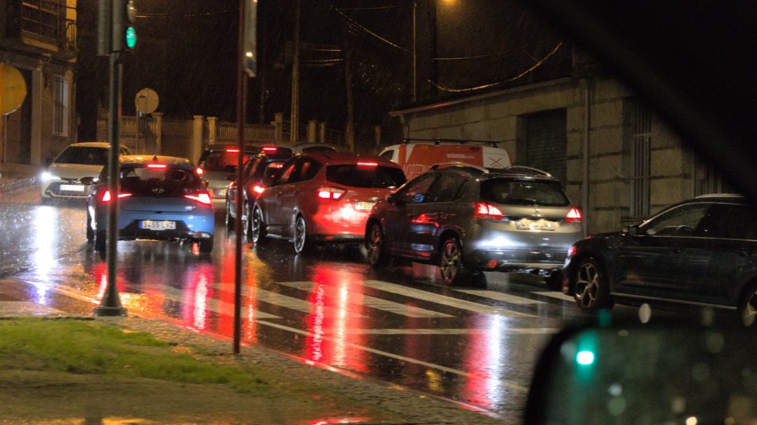 Coches y lluvia